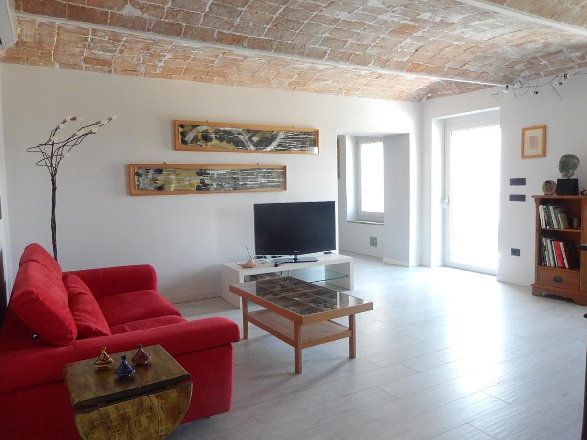 B&B Bionzo16 Calosso Dış mekan fotoğraf